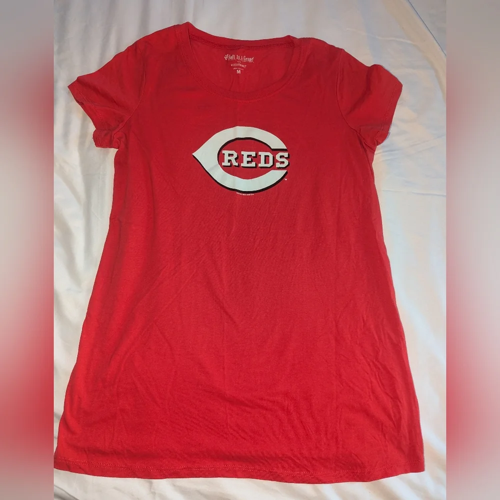 Soft As A Grape Women's Maternity Size Medium Cincinnati Reds Short Sleeve Shirt